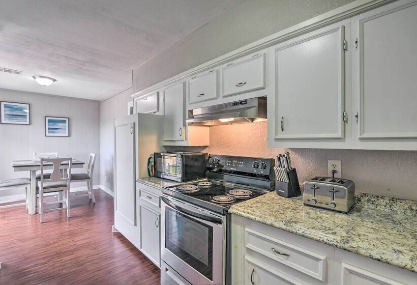 Freeport Home: Gas Grill, Fire Pit & Patio!