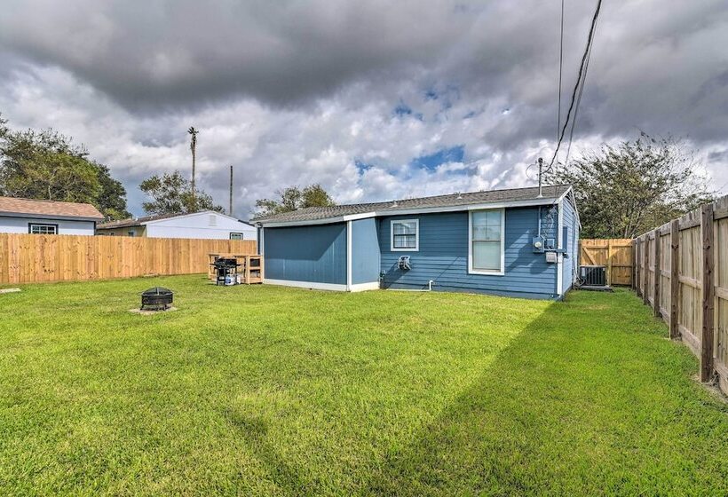 Freeport Home: Gas Grill, Fire Pit & Patio!