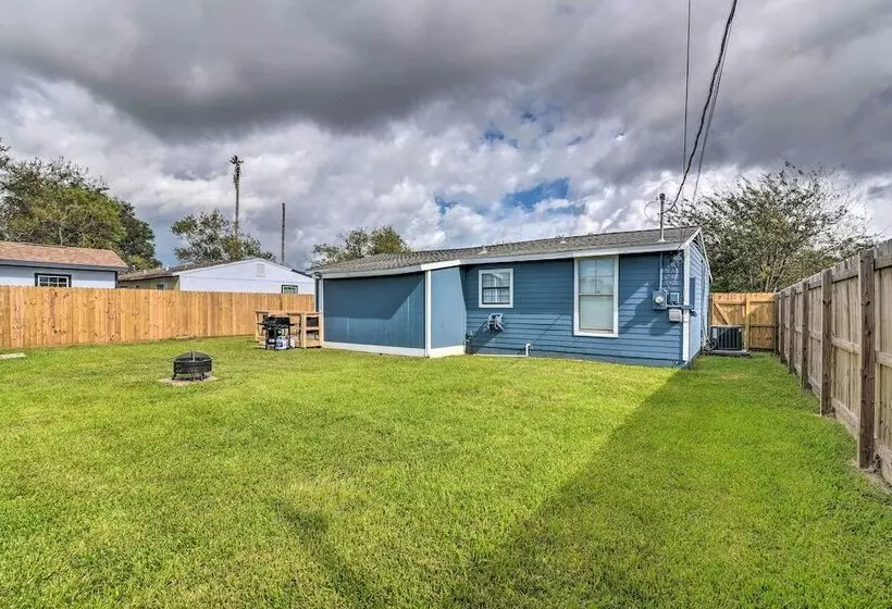 Freeport Home: Gas Grill, Fire Pit & Patio!
