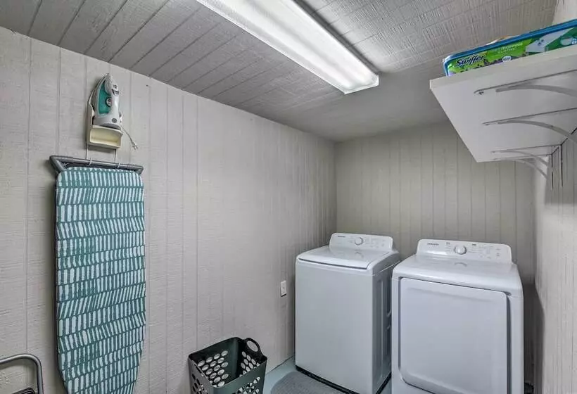 Freeport Home: Gas Grill, Fire Pit & Patio!