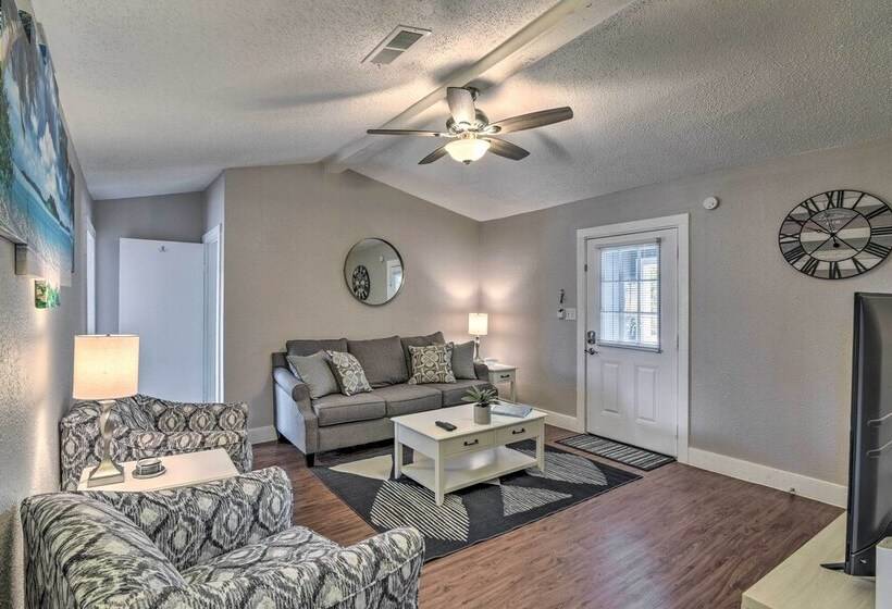 Freeport Home: Gas Grill, Fire Pit & Patio!