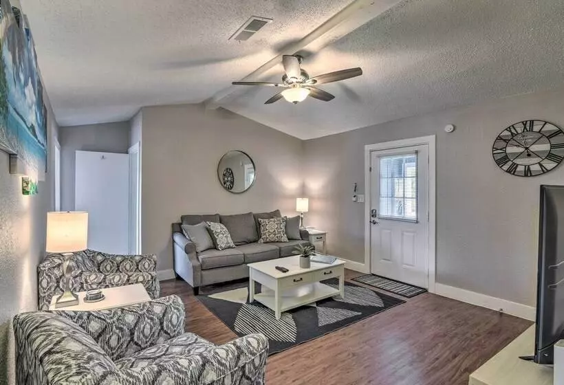 Freeport Home: Gas Grill, Fire Pit & Patio!