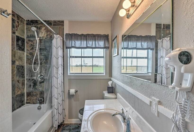 Freeport Home: Gas Grill, Fire Pit & Patio!