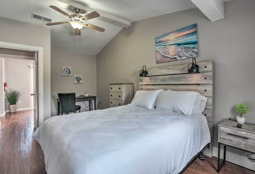 Freeport Home: Gas Grill, Fire Pit & Patio!