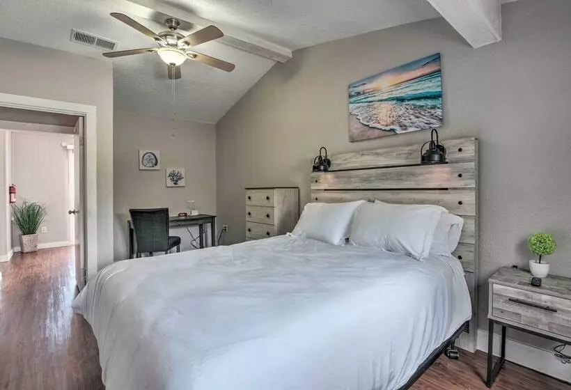 Freeport Home: Gas Grill, Fire Pit & Patio!