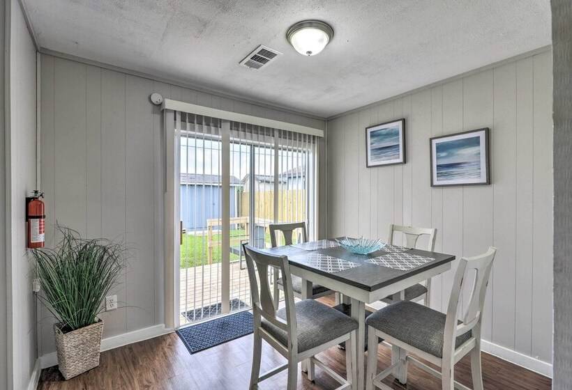 Freeport Home: Gas Grill, Fire Pit & Patio!