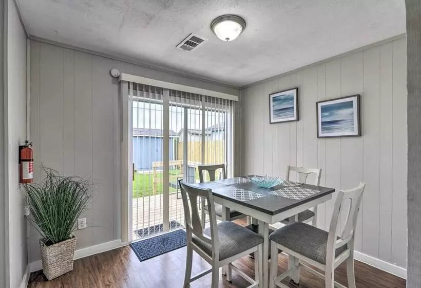 Freeport Home: Gas Grill, Fire Pit & Patio!