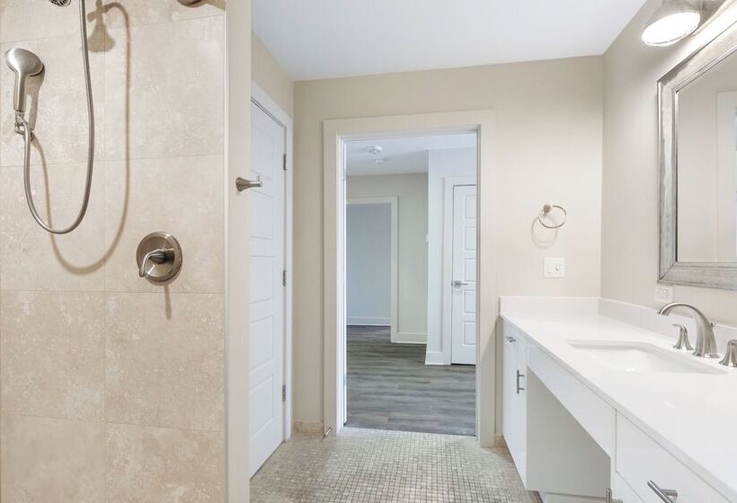 Spacious 4b Oasis Steps From French Quarter