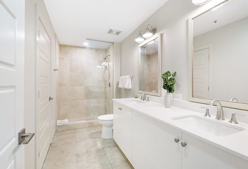 Spacious 4b Oasis Steps From French Quarter