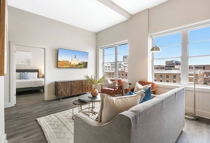 Spacious 4b Oasis Steps From French Quarter