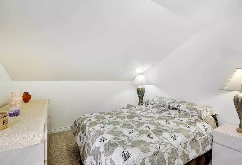 Historic Carriage House < 20 Mi Elk Mtn: Hike, Ski