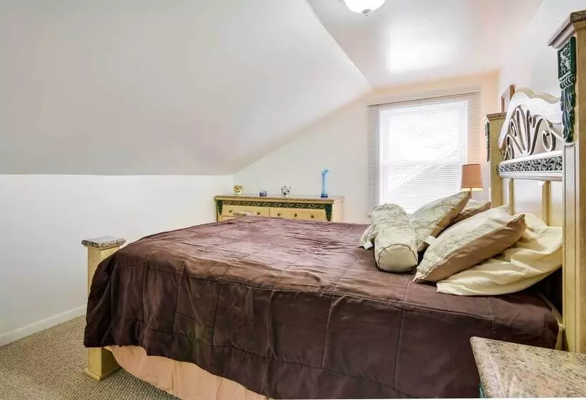 Historic Carriage House < 20 Mi Elk Mtn: Hike, Ski