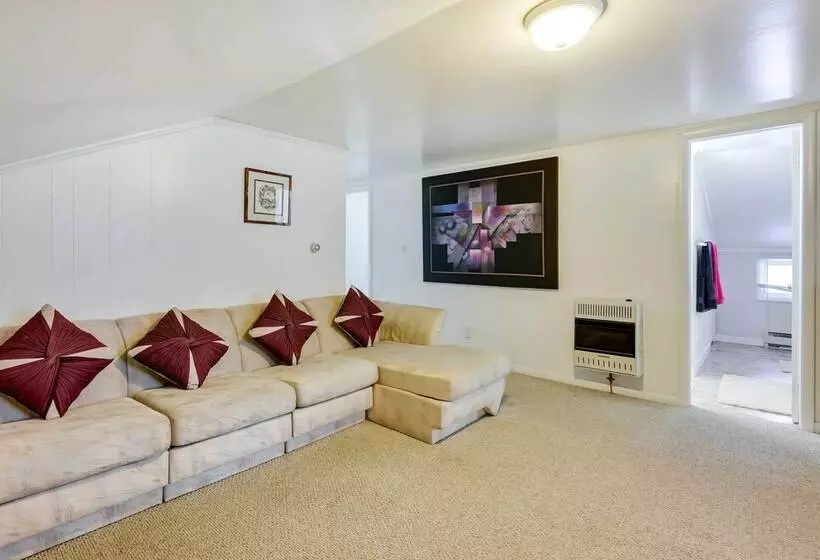 Historic Carriage House < 20 Mi Elk Mtn: Hike, Ski