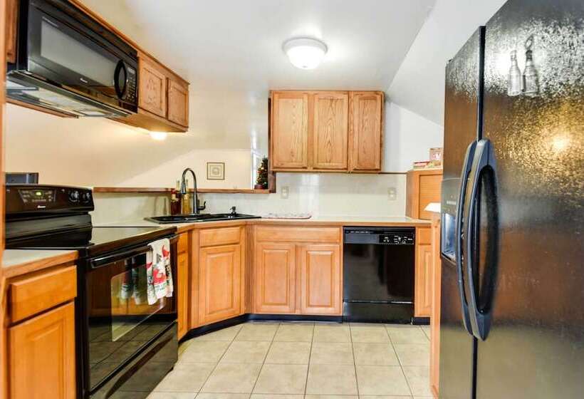 Historic Carriage House < 20 Mi Elk Mtn: Hike, Ski