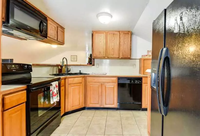 Historic Carriage House < 20 Mi Elk Mtn: Hike, Ski