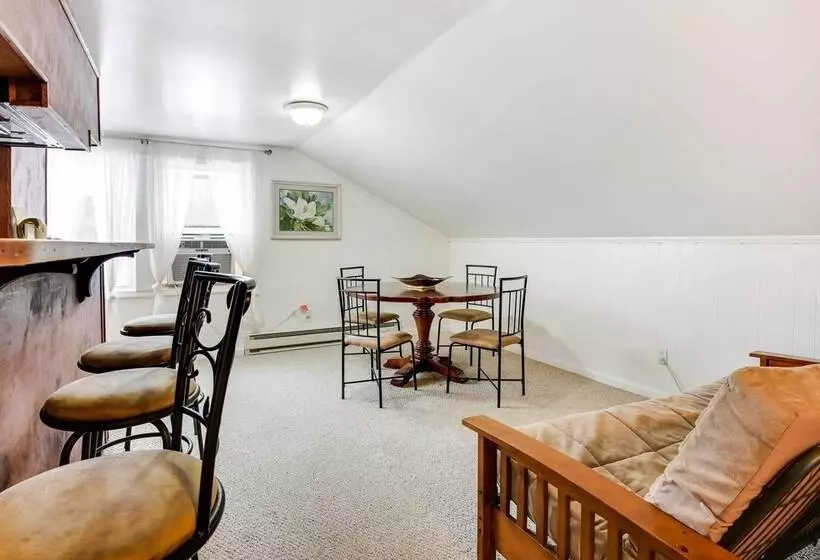 Historic Carriage House < 20 Mi Elk Mtn: Hike, Ski