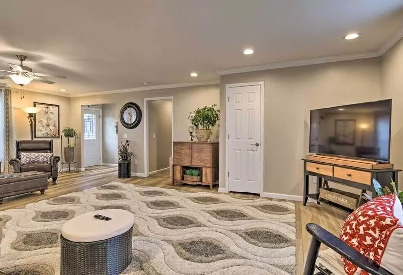 Lakefront Home W/ Deck, Fishing Dock & Canoe!