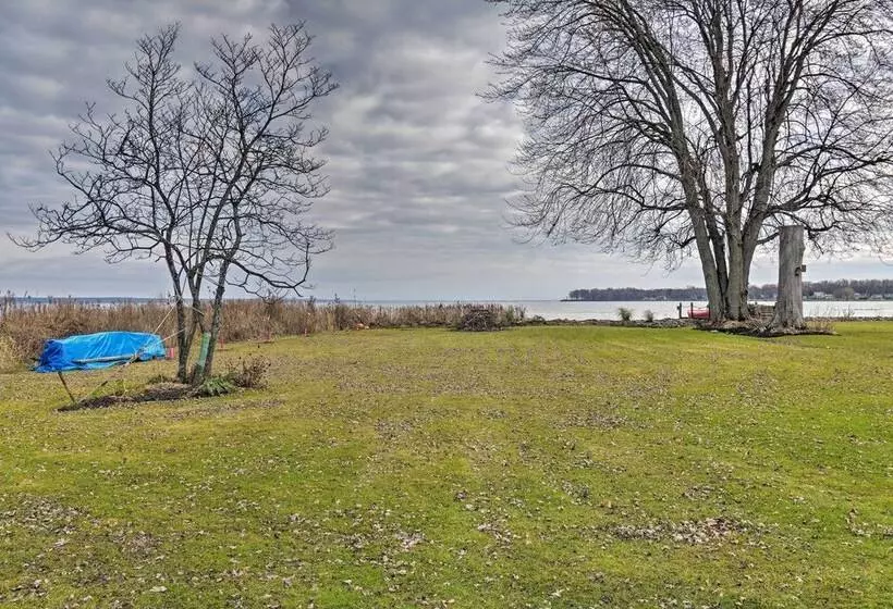 Lakefront Home W/ Deck, Fishing Dock & Canoe!