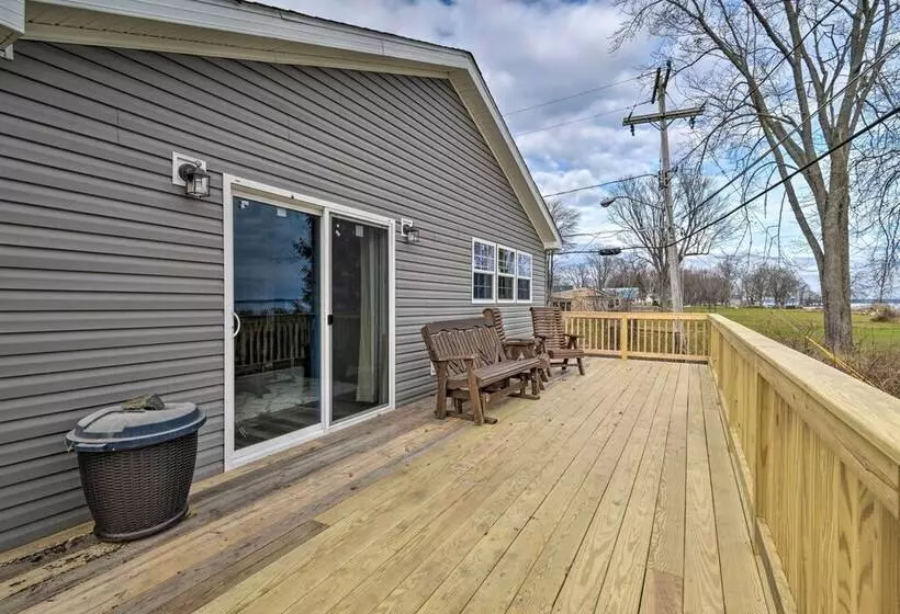 Lakefront Home W/ Deck, Fishing Dock & Canoe!