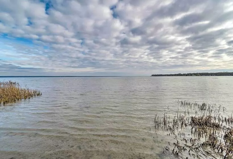 Lakefront Home W/ Deck, Fishing Dock & Canoe!