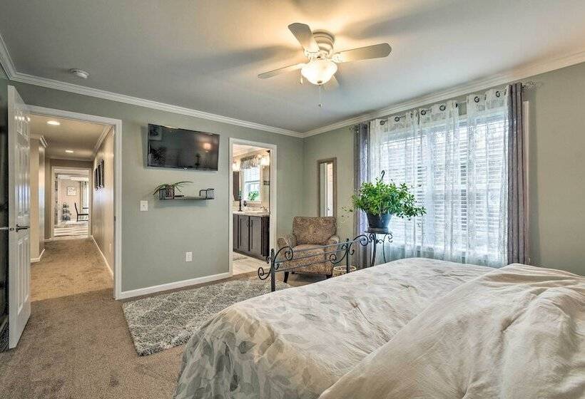 Lakefront Home W/ Deck, Fishing Dock & Canoe!