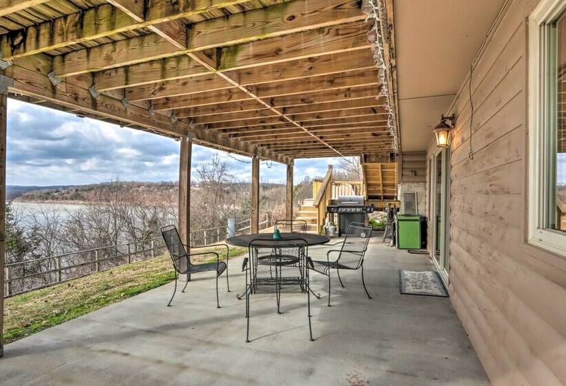 Lakeside Urbana Home   Near Hunting & Fishing!