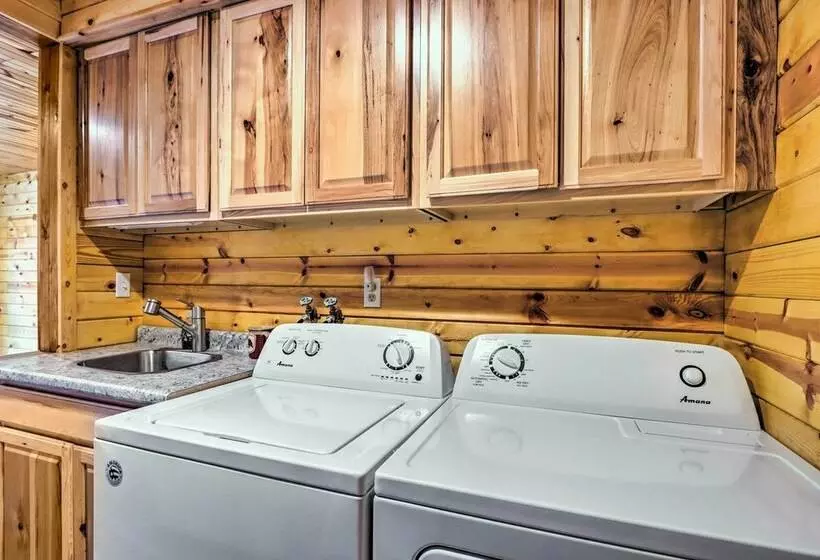 Lakeside Urbana Home   Near Hunting & Fishing!