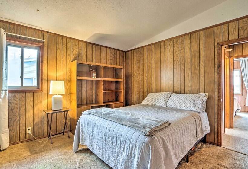 Lakeside Urbana Home   Near Hunting & Fishing!