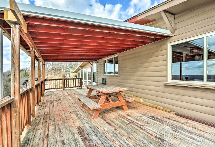 Lakeside Urbana Home   Near Hunting & Fishing!