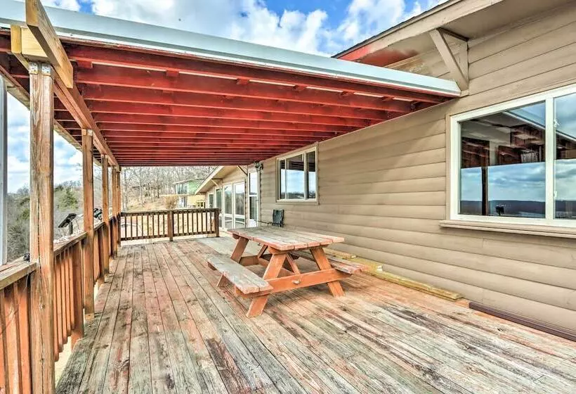 Lakeside Urbana Home   Near Hunting & Fishing!