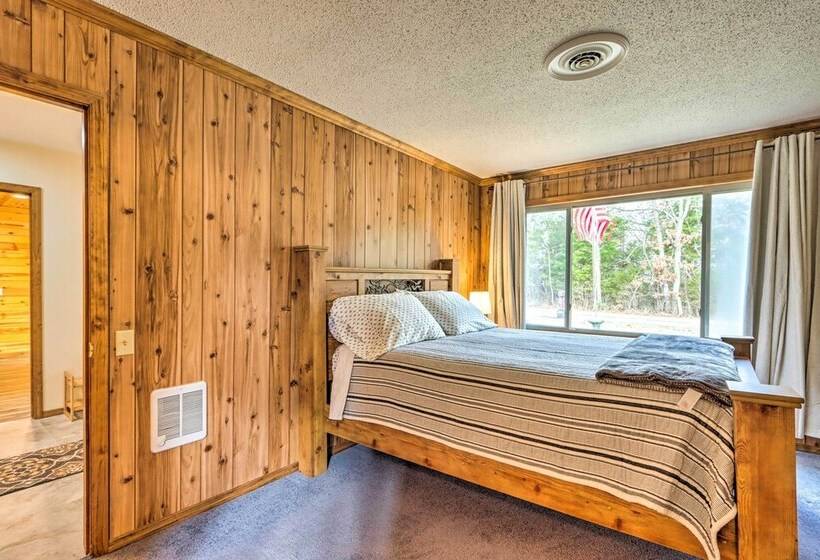 Lakeside Urbana Home   Near Hunting & Fishing!