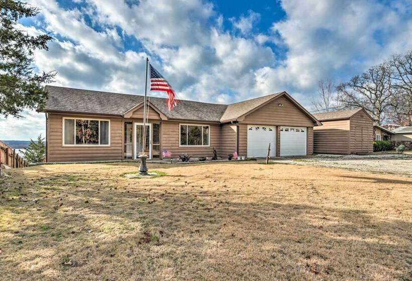 Lakeside Urbana Home   Near Hunting & Fishing!