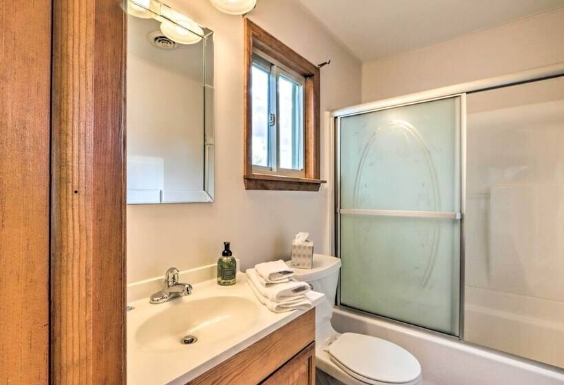 Lakeside Urbana Home   Near Hunting & Fishing!