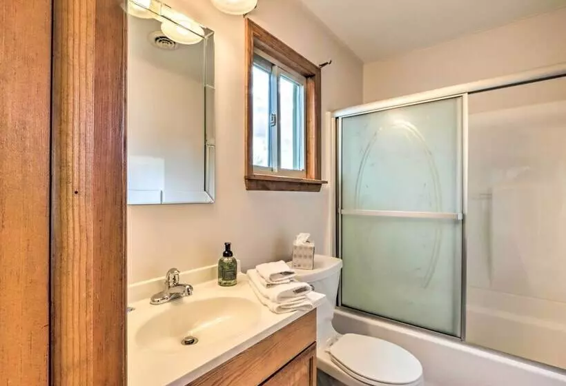 Lakeside Urbana Home   Near Hunting & Fishing!