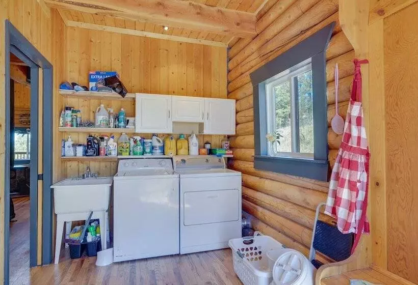 Lake George Cabin W/ Deck & Mountain Views!