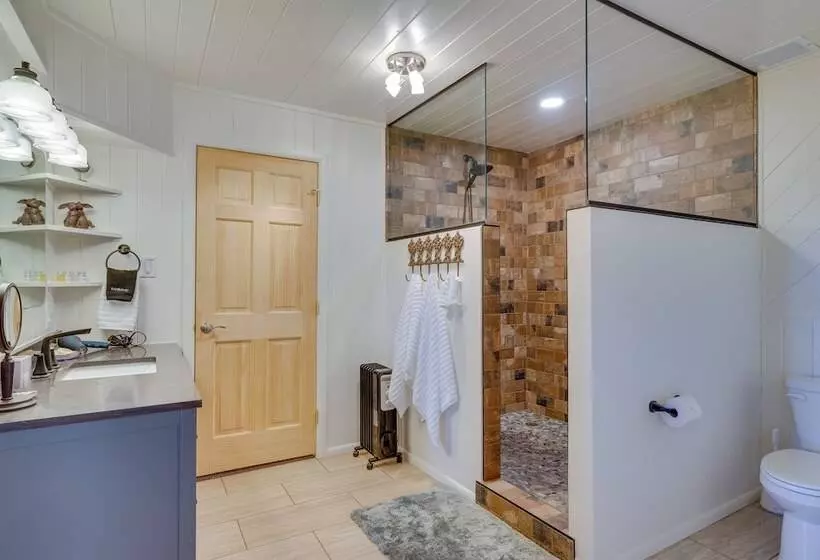 Lake George Cabin W/ Deck & Mountain Views!