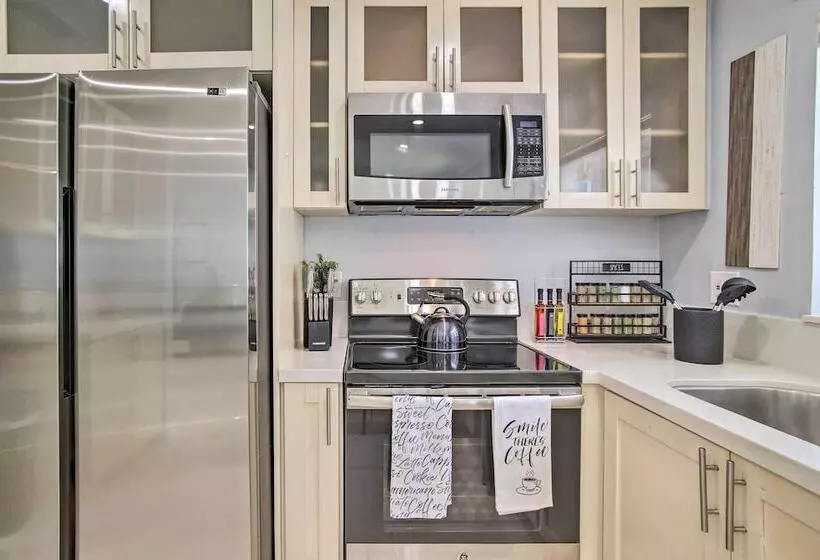 Lovely Lauderhill Retreat < 12 Mi To Beach!