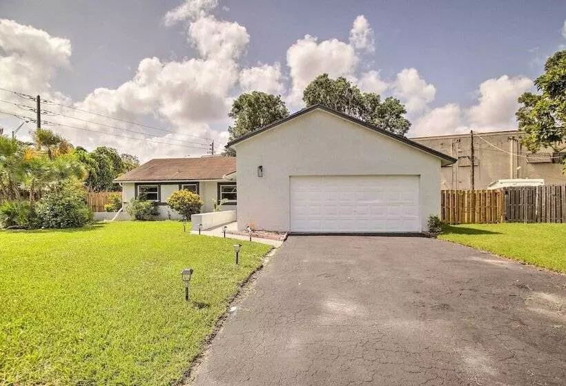 Lovely Lauderhill Retreat < 12 Mi To Beach!