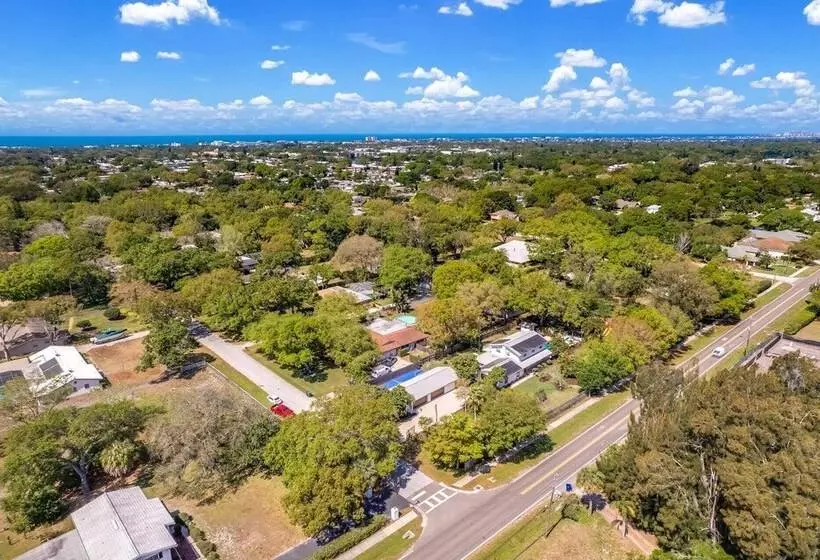 Luxe Largo Retreat: Pool, Games, Basketball & More