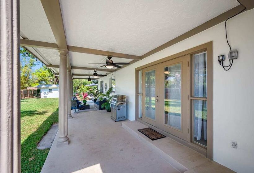 Luxe Largo Retreat: Pool, Games, Basketball & More