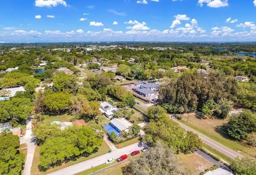 Luxe Largo Retreat: Pool, Games, Basketball & More