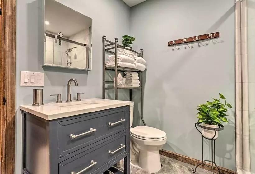 Luxe Poconos Pines Home W/ Beach + Amenities!