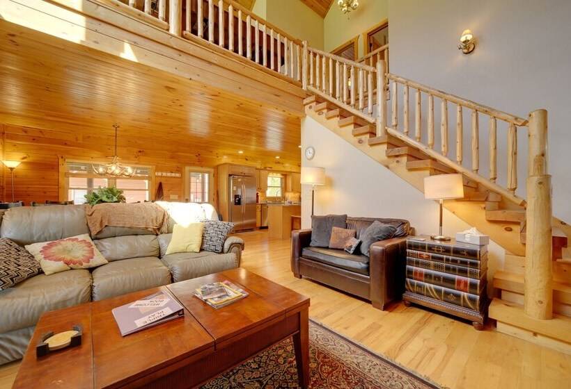 Maggie Valley Cabin W/ Private Hot Tub & Game Room