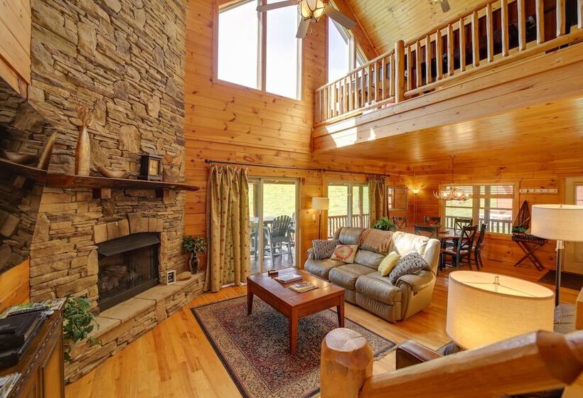 Maggie Valley Cabin W/ Private Hot Tub & Game Room