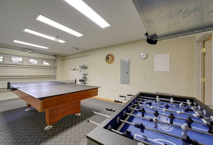 Maggie Valley Cabin W/ Private Hot Tub & Game Room