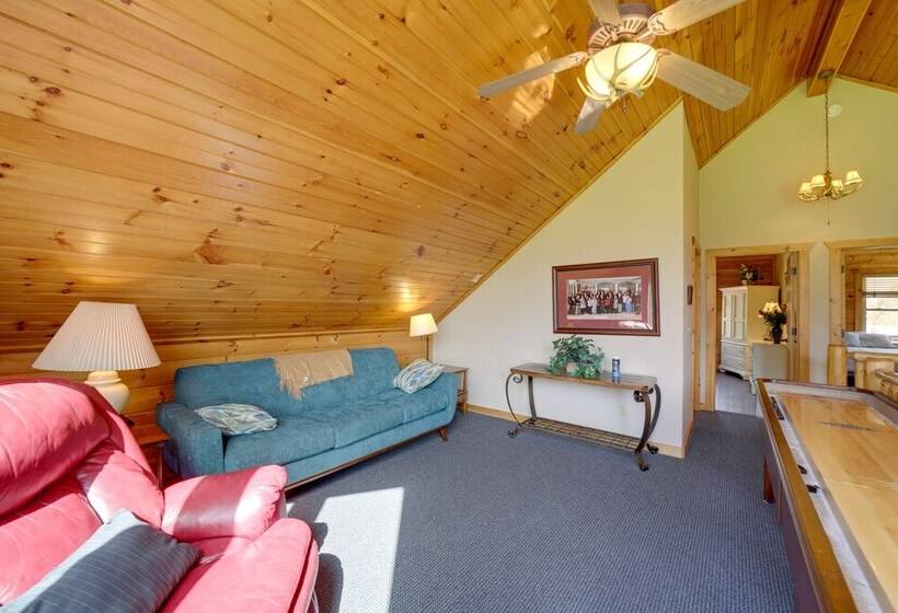 Maggie Valley Cabin W/ Private Hot Tub & Game Room