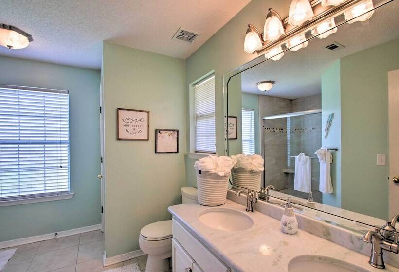 Modern Gulf Breeze Retreat ~ 4 Mi To Beaches!