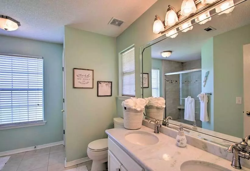Modern Gulf Breeze Retreat ~ 4 Mi To Beaches!