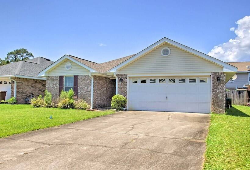 Modern Gulf Breeze Retreat ~ 4 Mi To Beaches!