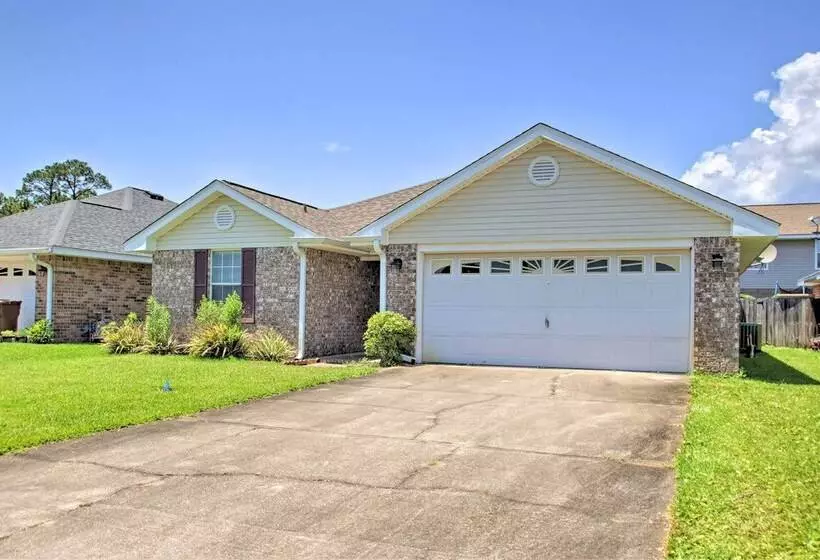 Modern Gulf Breeze Retreat ~ 4 Mi To Beaches!